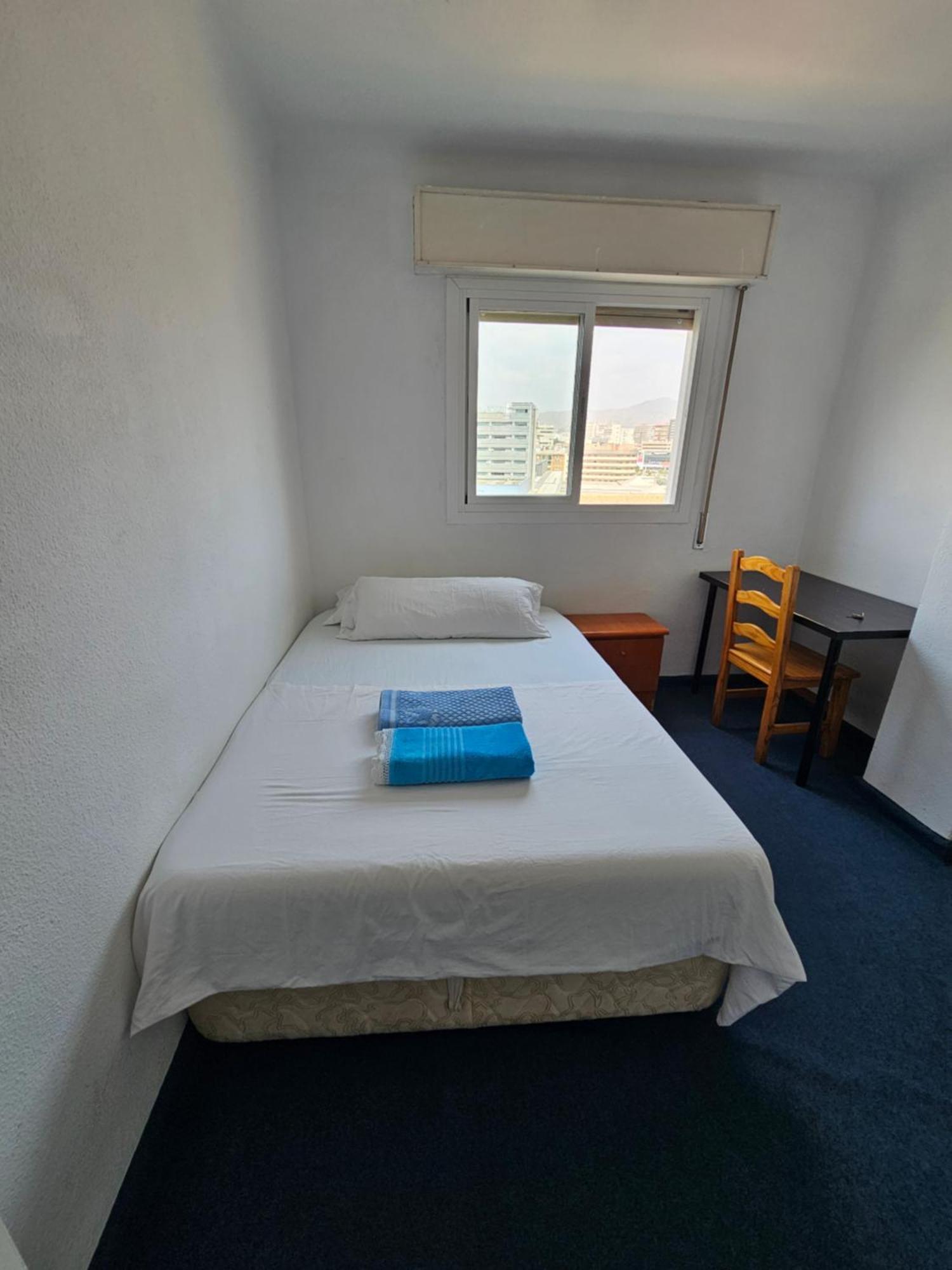 Homestay Privada Centro Cerca Tren Maria Zambrano Y Playa Muy Buena Conexion Wifi