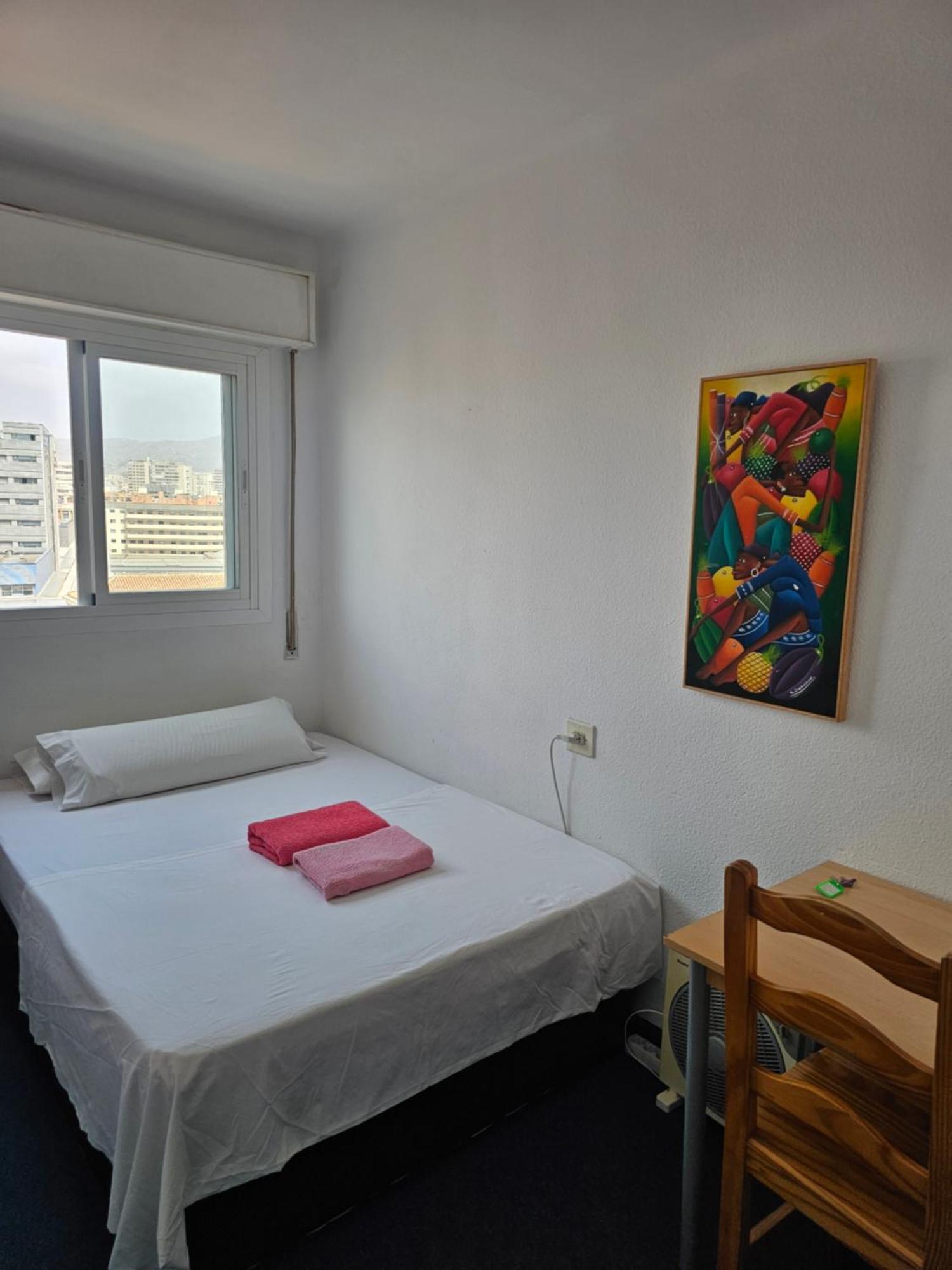 Privada Centro Cerca Tren Maria Zambrano Y Playa Muy Buena Conexion Wifi Homestay