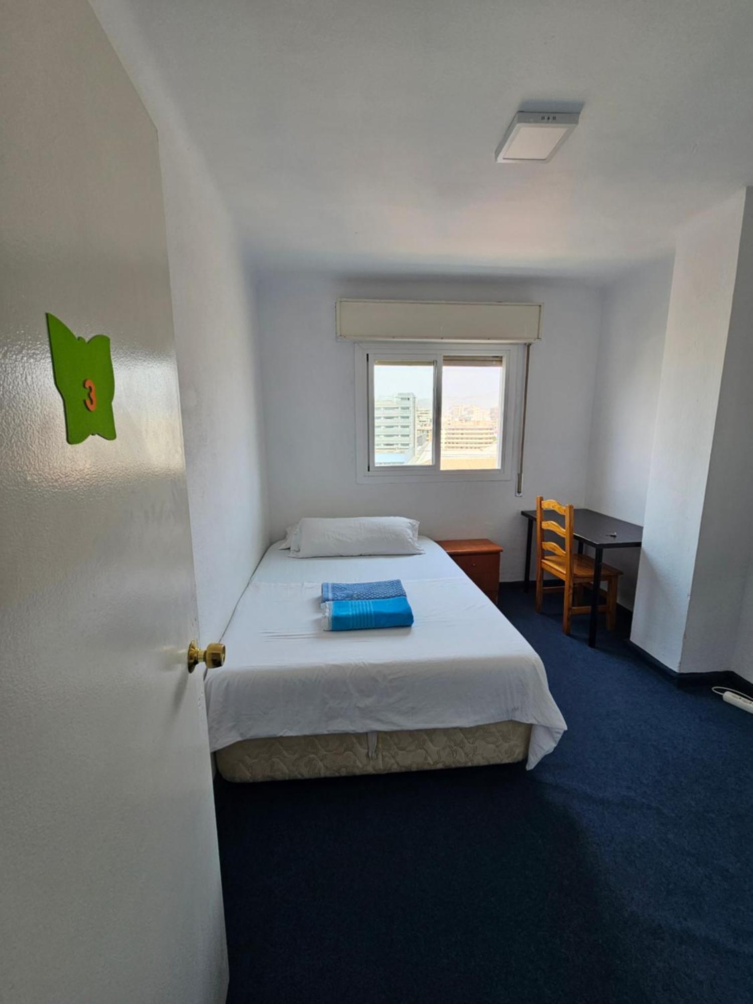 Privada Centro Cerca Tren Maria Zambrano Y Playa Muy Buena Conexion Wifi Homestay