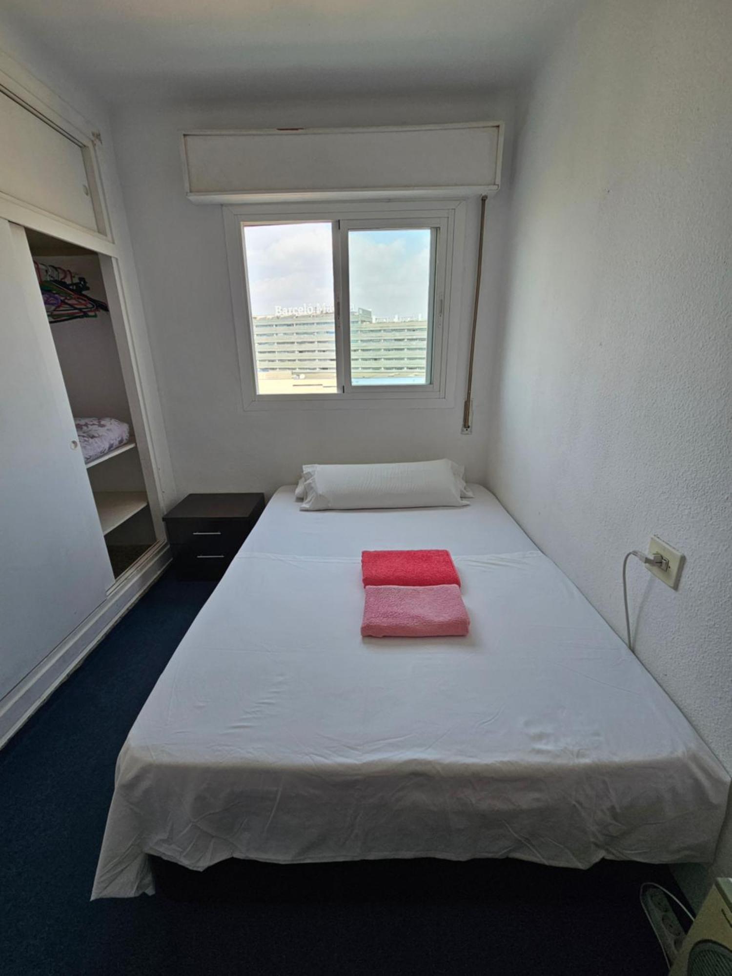 Homestay Privada Centro Cerca Tren Maria Zambrano Y Playa Muy Buena Conexion Wifi *