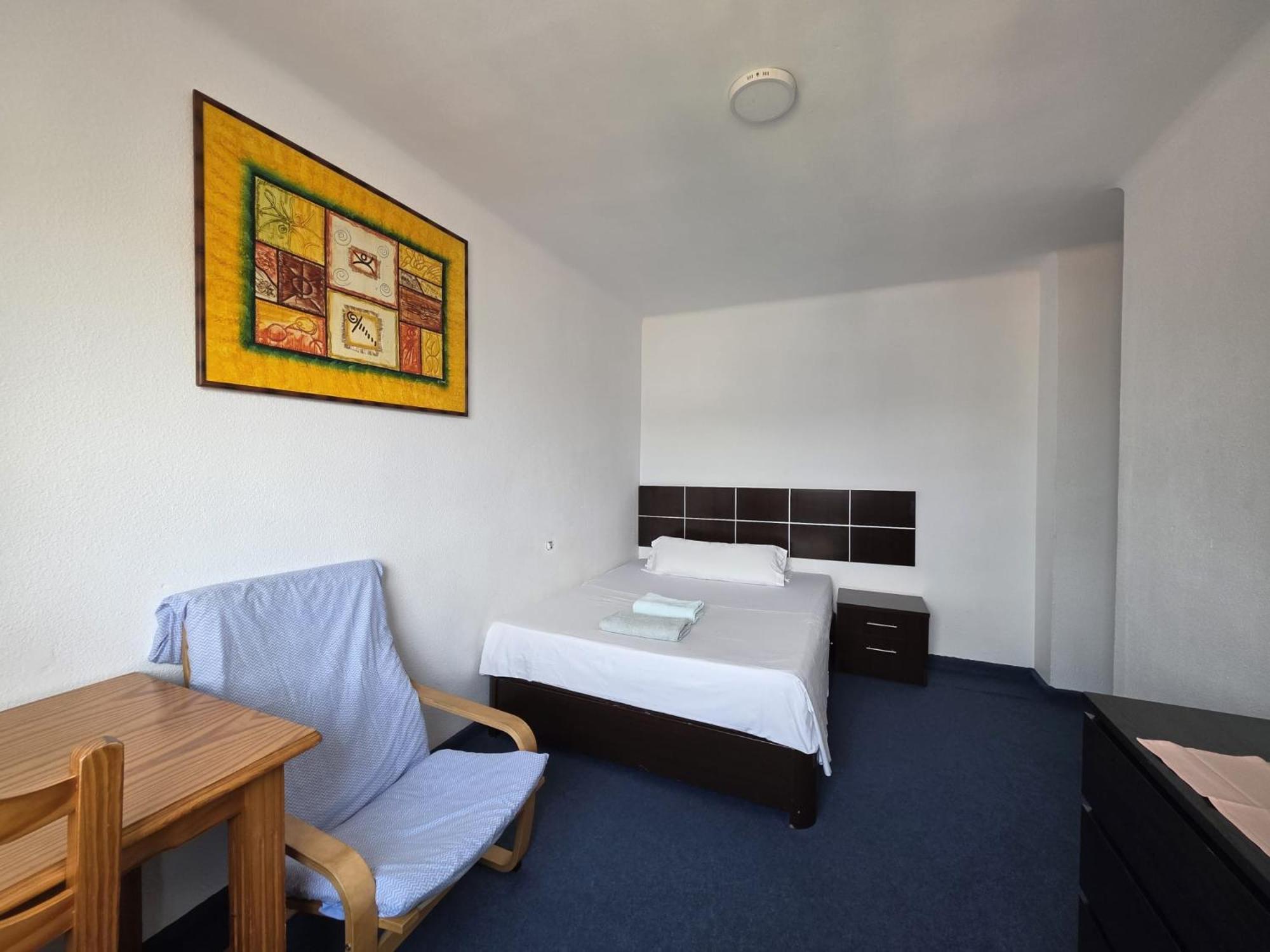 Privada Centro Cerca Tren Maria Zambrano Y Playa Muy Buena Conexion Wifi Homestay *