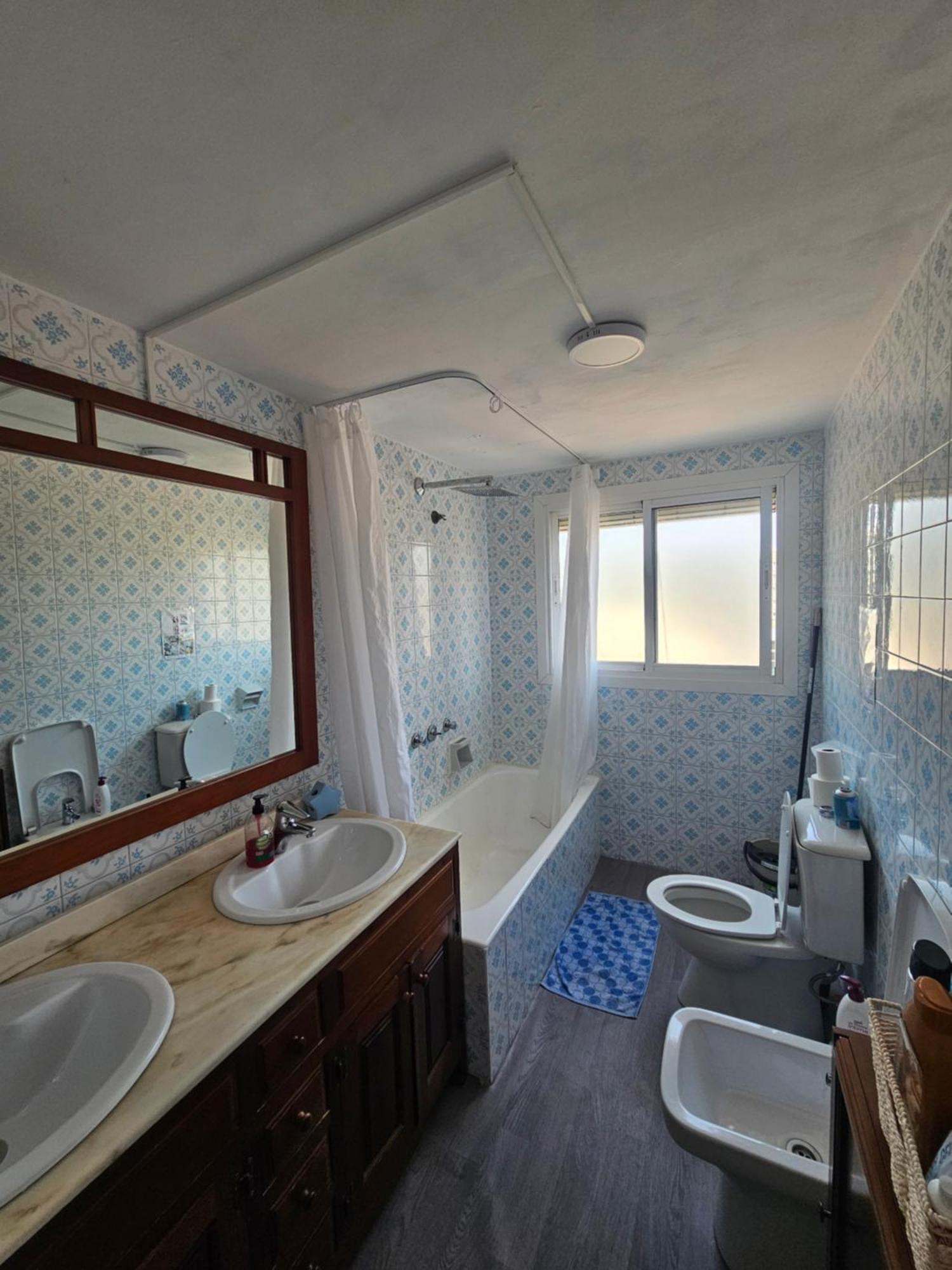 Privada Centro Cerca Tren Maria Zambrano Y Playa Muy Buena Conexion Wifi Homestay