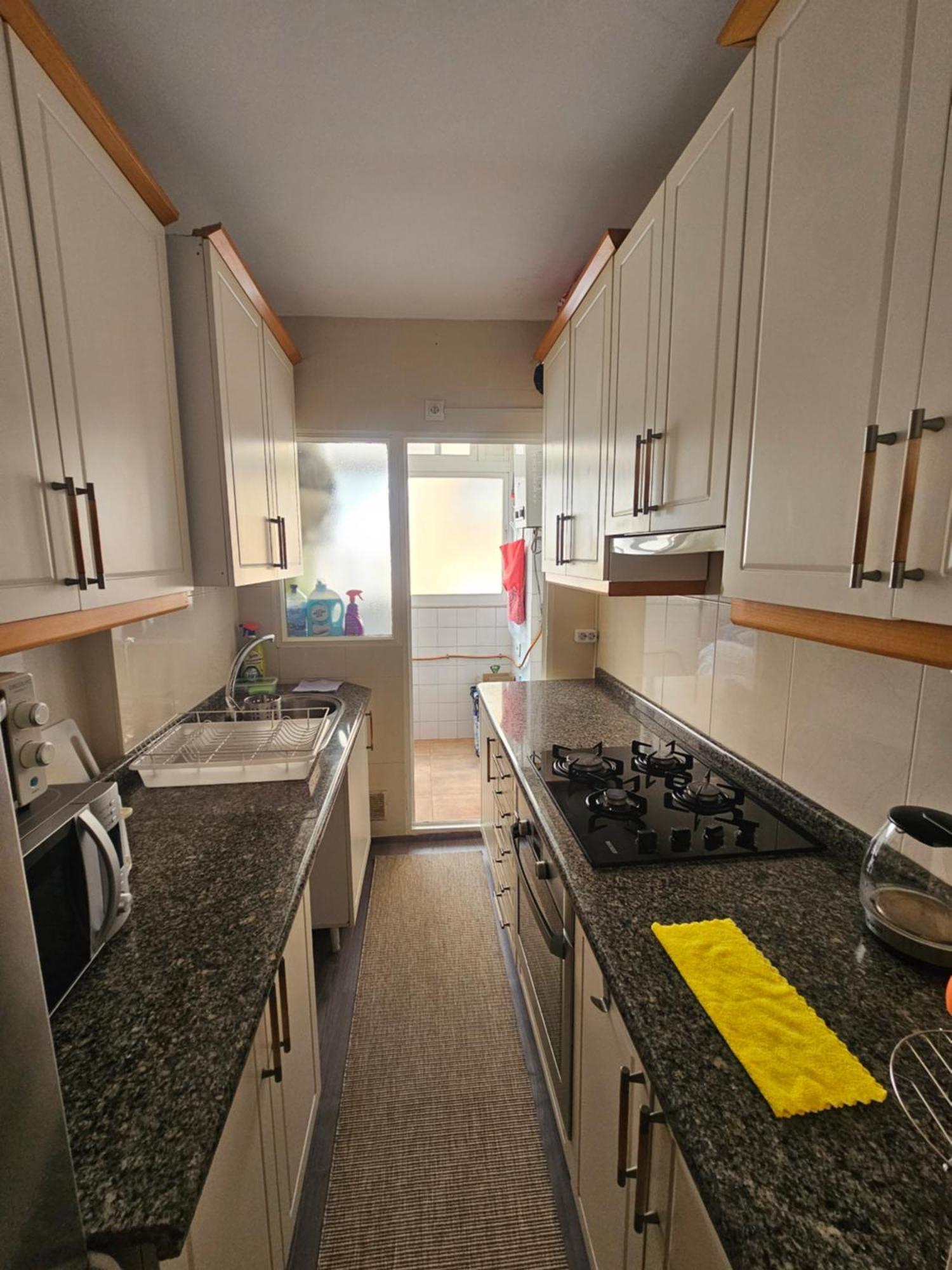 Homestay Privada Centro Cerca Tren Maria Zambrano Y Playa Muy Buena Conexion Wifi *