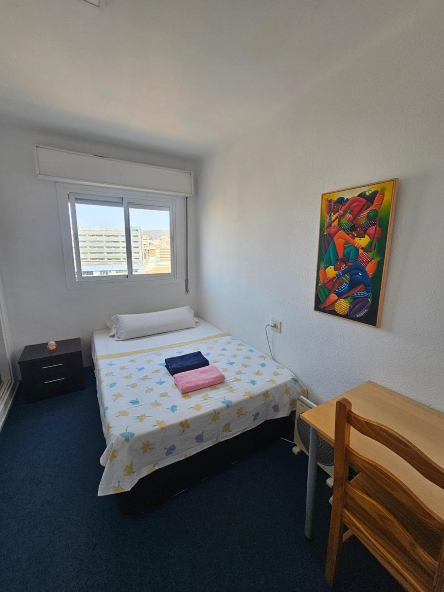 Privada Centro Cerca Tren Maria Zambrano Y Playa Muy Buena Conexion Wifi Homestay *